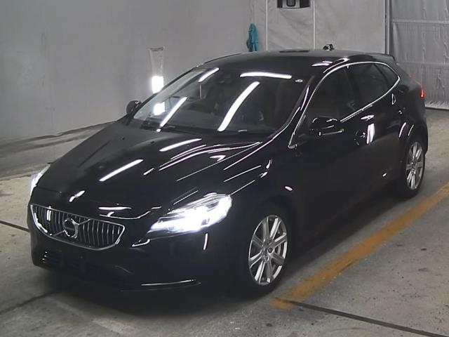 VOLVO V40 2019