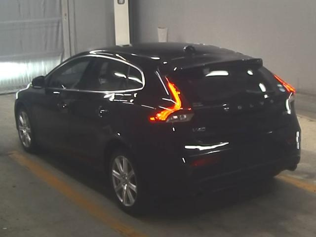 VOLVO V40 2019