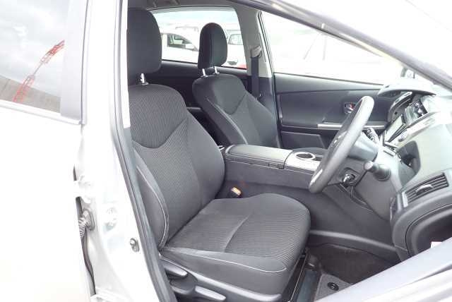 TOYOTA PRIUS ALPHA 2019