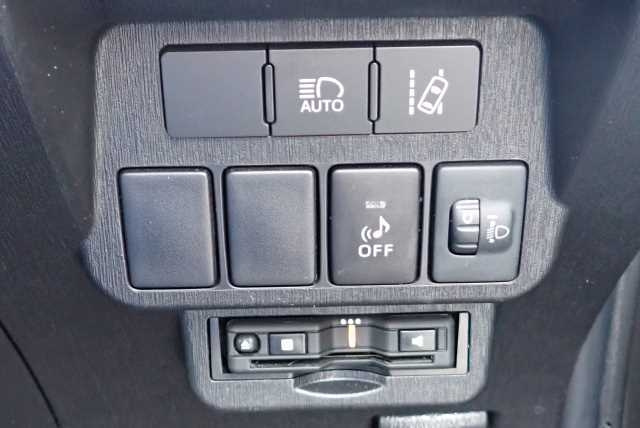 TOYOTA PRIUS ALPHA 2019