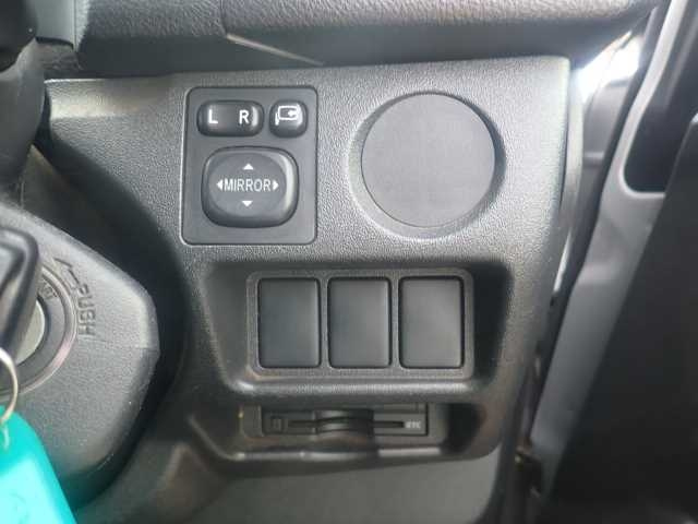 TOYOTA HIACE VAN 2016