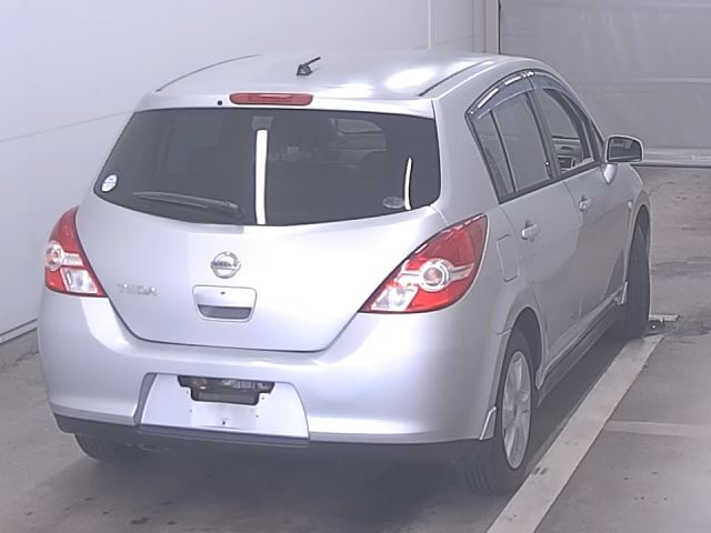 NISSAN TIIDA 2010