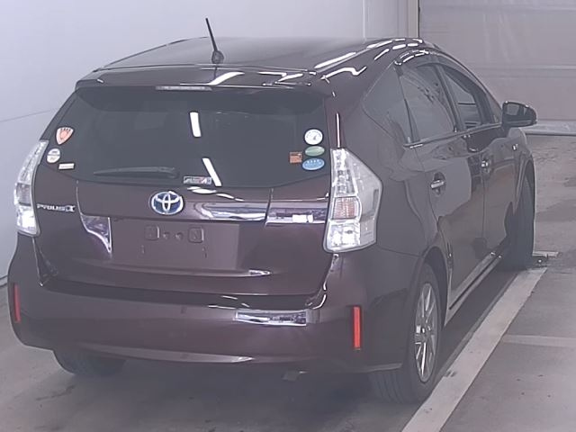 TOYOTA PRIUS ALPHA 2013