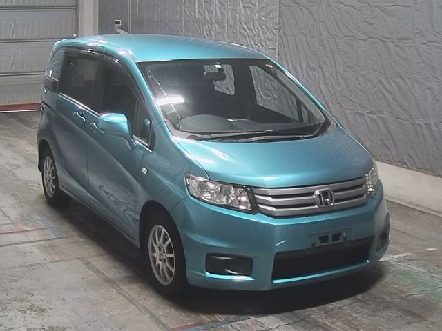 HONDA FREED SPIKE 2011