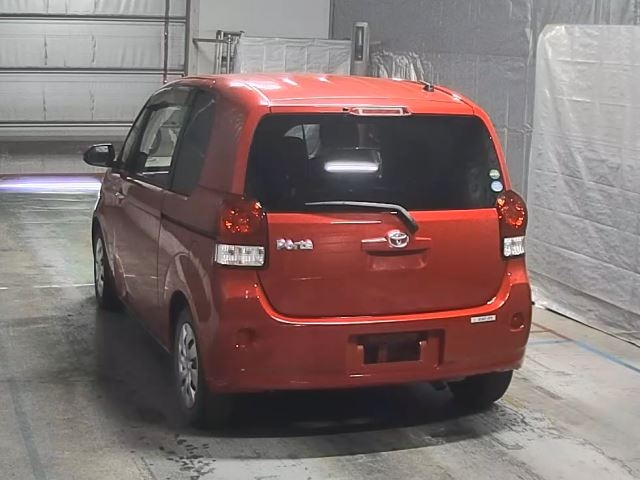 TOYOTA PORTE 2015