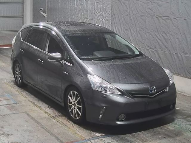 TOYOTA PRIUS ALPHA 2012