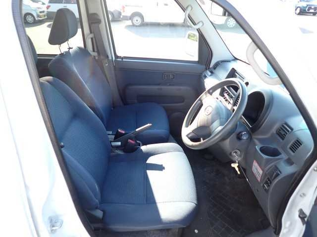 DAIHATSU HIJET VAN 2012