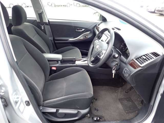 TOYOTA PREMIO 2017