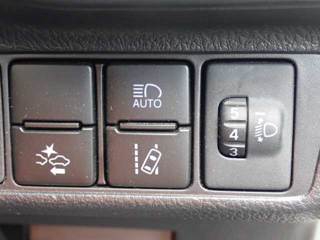 TOYOTA COROLLA FIELDER 2019