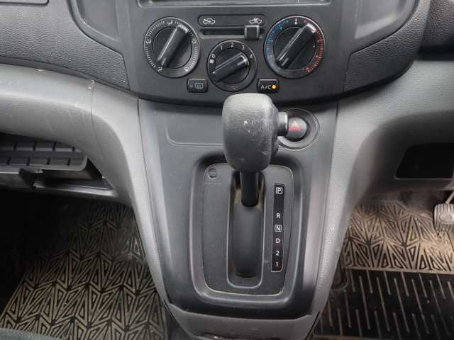 NISSAN NV200 2019