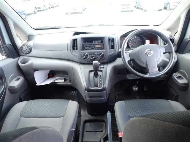 NISSAN NV200 2019