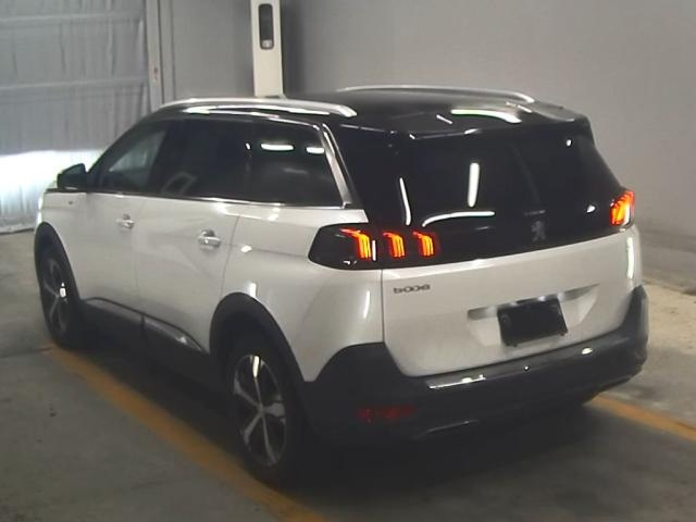 PEUGEOT 5008 2021