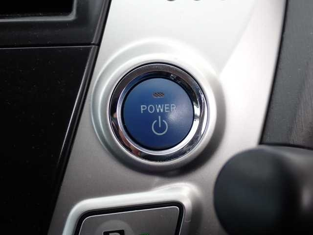 TOYOTA PRIUS ALPHA 2013