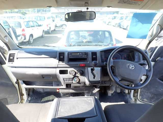 TOYOTA HIACE VAN 2017