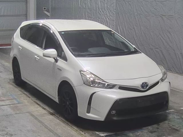 TOYOTA PRIUS ALPHA 2015