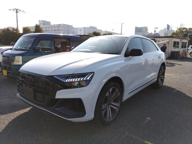 AUDI Q8 2022