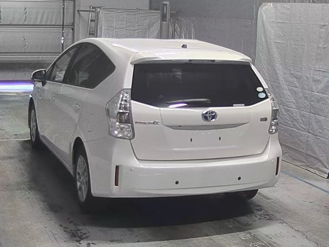 TOYOTA PRIUS ALPHA 2012