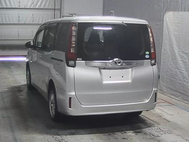 TOYOTA NOAH 2016