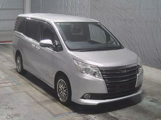 TOYOTA NOAH 2016