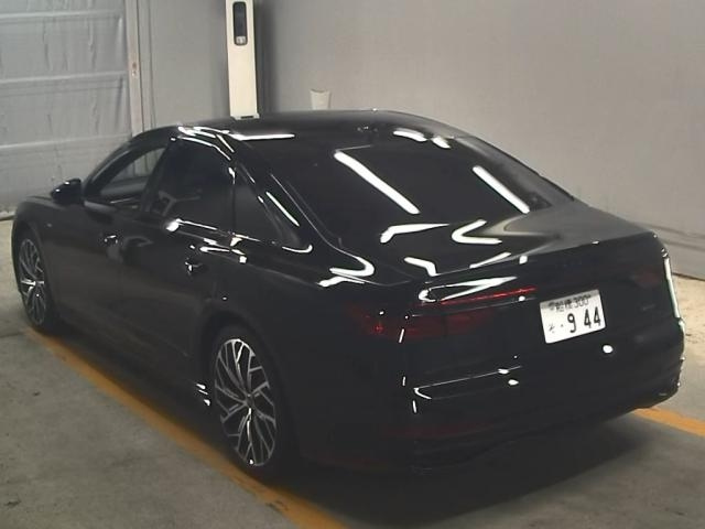 AUDI A8 2022