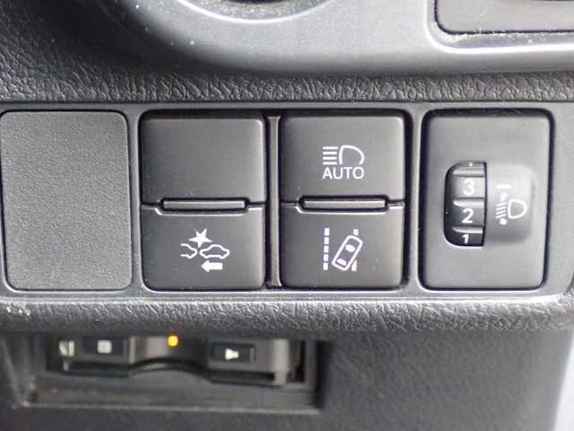 TOYOTA COROLLA FIELDER 2018