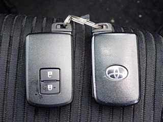 TOYOTA PRIUS ALPHA 2020