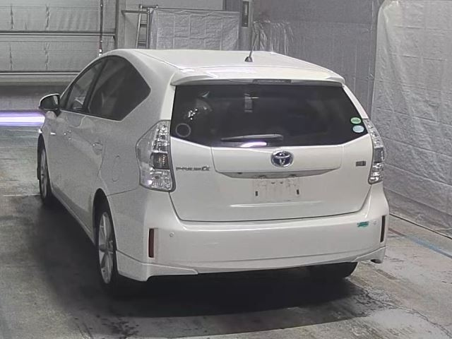 TOYOTA PRIUS ALPHA 2012