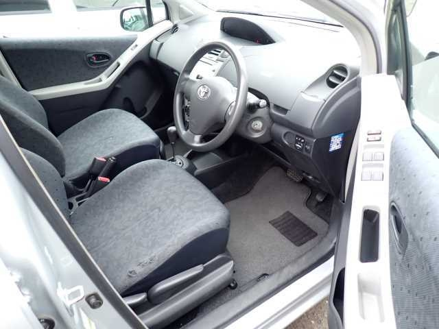TOYOTA VITZ 2010
