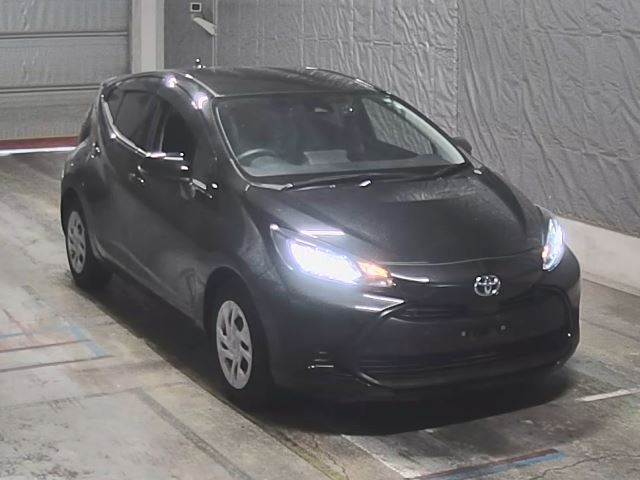 TOYOTA AQUA 2022