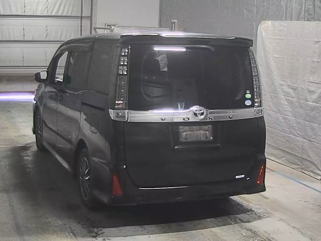 TOYOTA VOXY 2014
