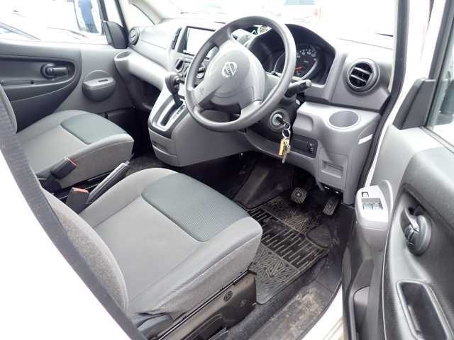 NISSAN NV200 2018