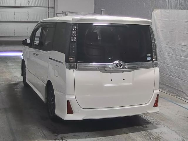 TOYOTA VOXY 2015