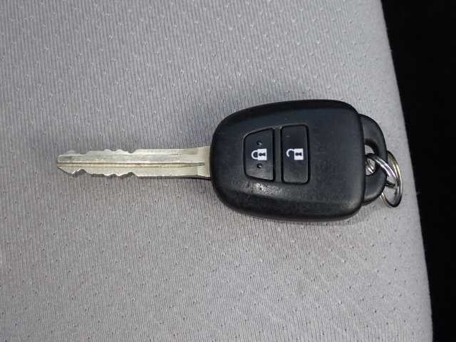 TOYOTA COROLLA AXIO 2016