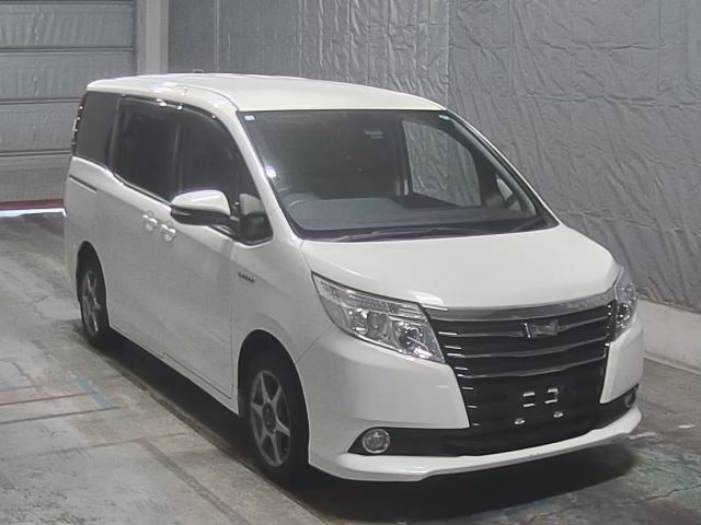 TOYOTA NOAH 2016