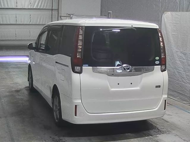 TOYOTA NOAH 2016