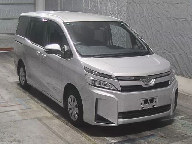 TOYOTA VOXY 2018