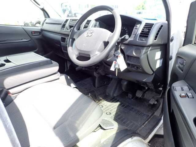 TOYOTA HIACE VAN 2016