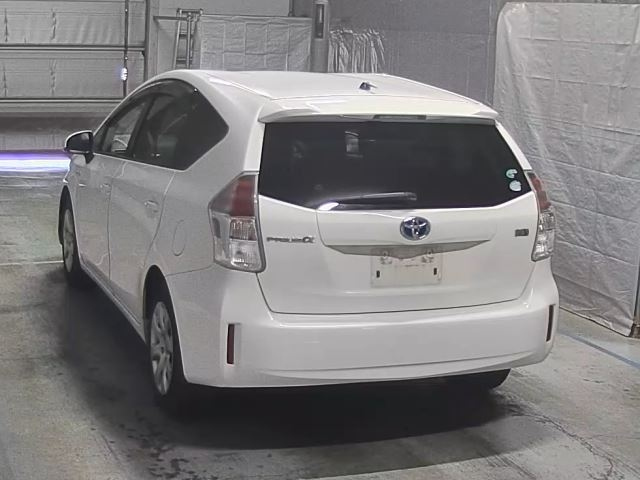 TOYOTA PRIUS ALPHA 2016
