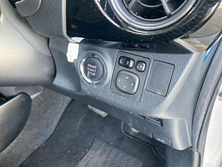 TOYOTA VITZ 2019