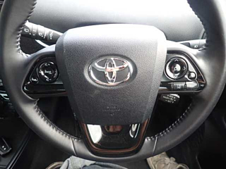 TOYOTA PRIUS 2021