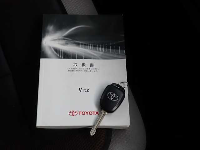 TOYOTA VITZ 2012