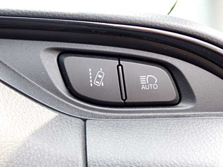 TOYOTA VITZ 2019