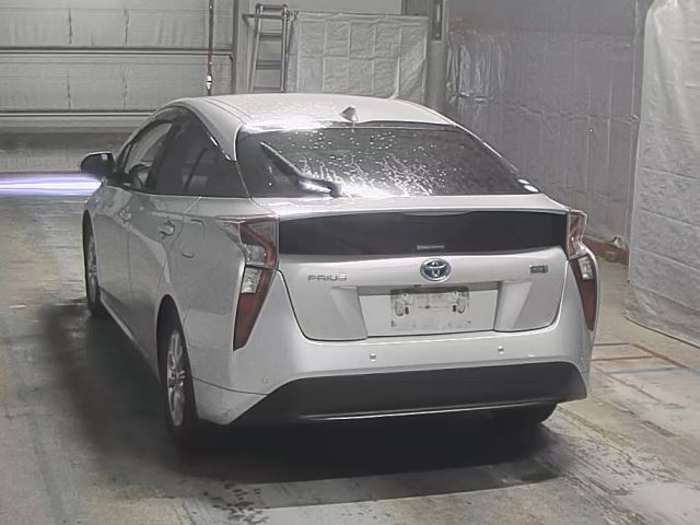 TOYOTA PRIUS 2017