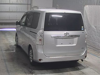 TOYOTA NOAH 2011