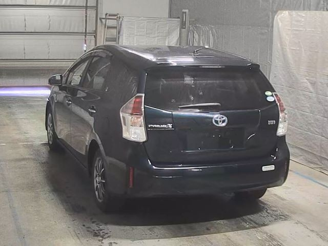 TOYOTA PRIUS ALPHA 2017