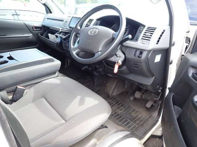 TOYOTA HIACE VAN 2011