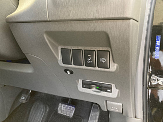 TOYOTA PRIUS ALPHA 2013