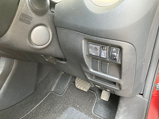 NISSAN JUKE 2012