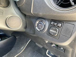 TOYOTA VITZ 2016