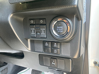 TOYOTA ROOMY 2023